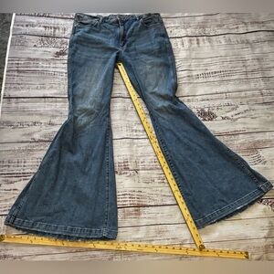 Women’s Wrangler Retro High Rise Flare Denim Jeans